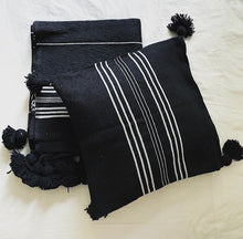 Charger l'image dans la galerie, Housse de coussin "Black"