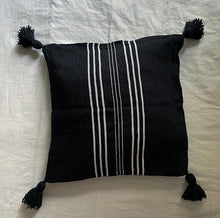 Charger l'image dans la galerie, Housse de coussin "Black"